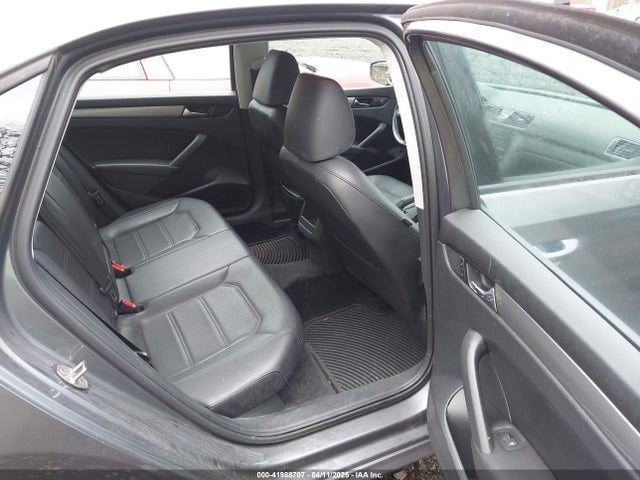 1VWAT7A34FC047968 Volkswagen Passat 1.8t Wolfsburg Edition