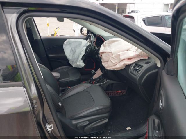 3C4NJDDB0KT799869 Jeep Compass Trailhawk 4x4