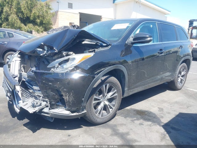 Toyota Highlander Le Plus 2018 5TDZZRFH7JS265754 Image 2