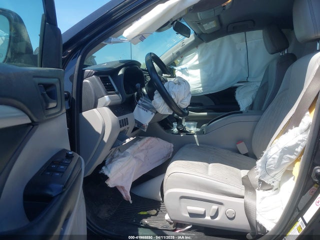 Toyota Highlander Le Plus 2018 5TDZZRFH7JS265754 Image 5