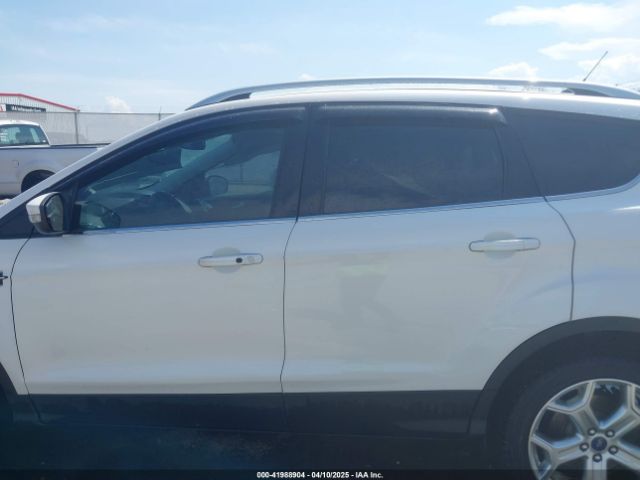 1FMCU9J91KUA39111 Ford Escape Titanium
