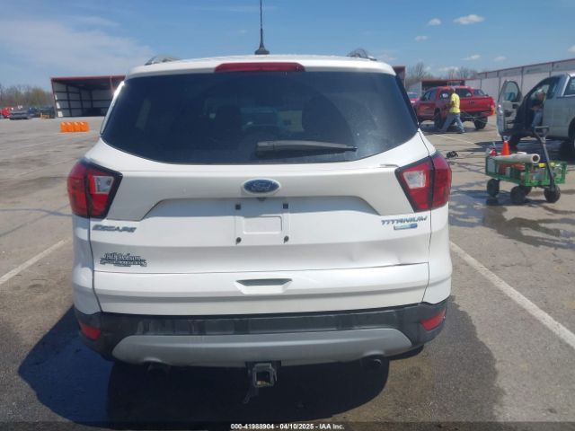 1FMCU9J91KUA39111 Ford Escape Titanium