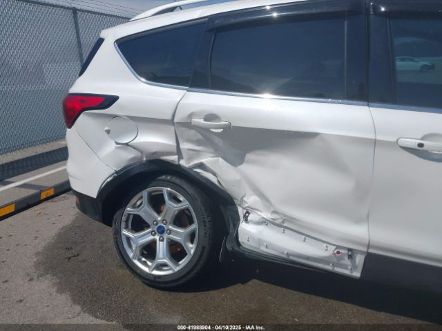 1FMCU9J91KUA39111 Ford Escape Titanium