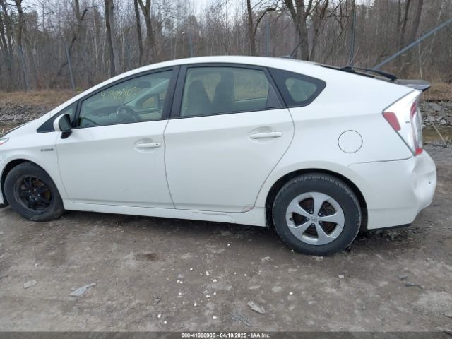 JTDKN3DU0F0422352 Toyota Prius Three