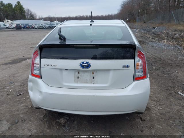 JTDKN3DU0F0422352 Toyota Prius Three