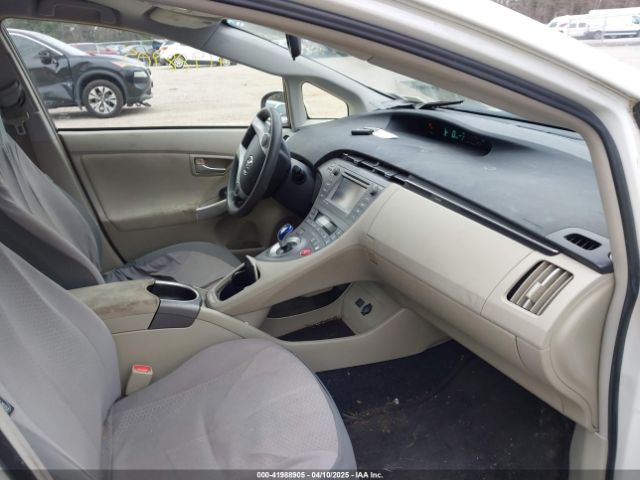 JTDKN3DU0F0422352 Toyota Prius Three