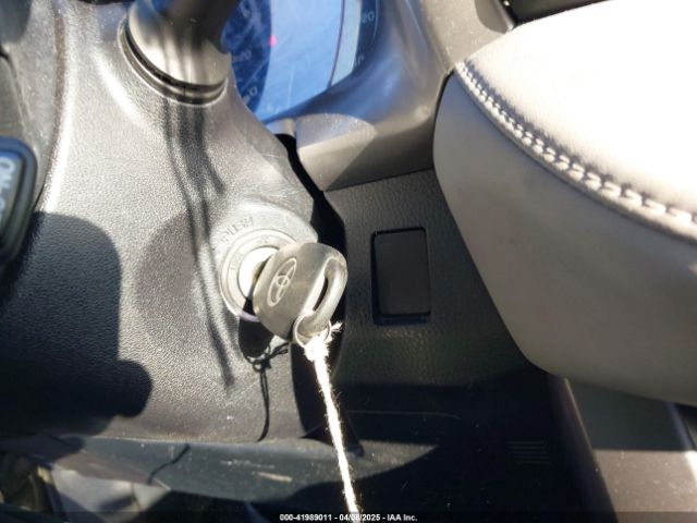 JTMWFREV9HD100555 Toyota Rav4 Xle