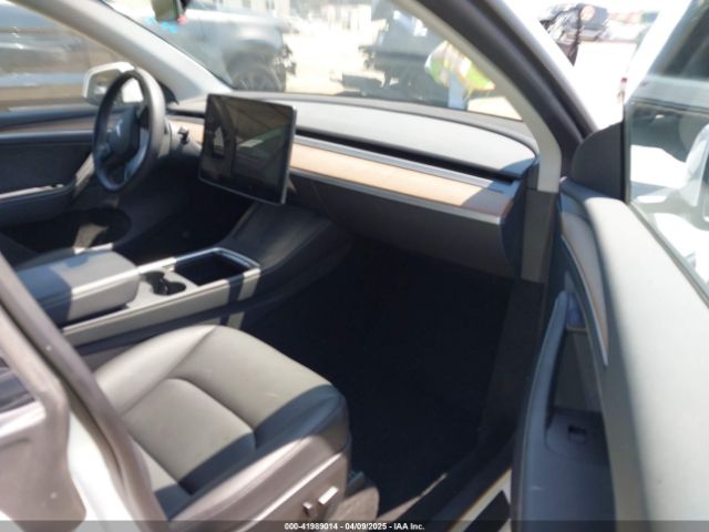 2023 TESLA MODEL Y 7SAYGDEE5PA104635 Photo 4