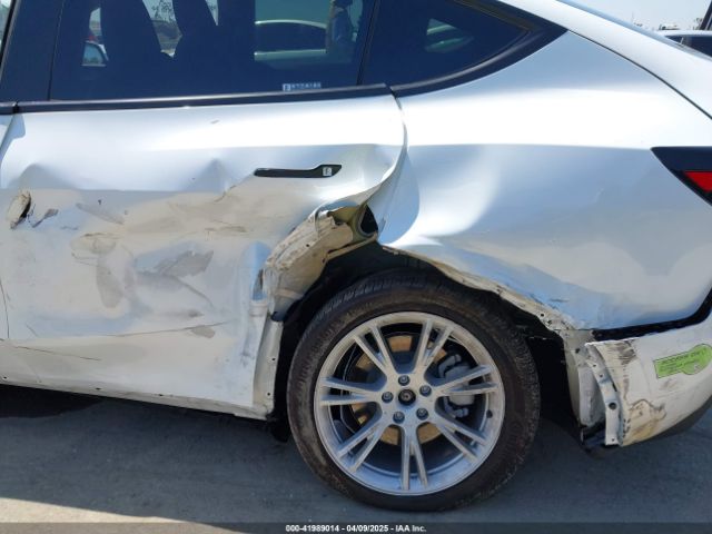 2023 TESLA MODEL Y 7SAYGDEE5PA104635 Photo 5