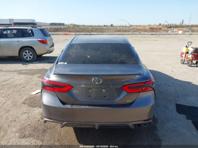 4T1B11HK2JU560383 Toyota CAMRY SE