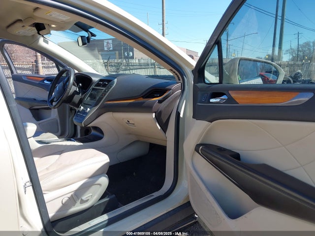 5LMCJ2C93JUL04622 Lincoln MKC SELECT