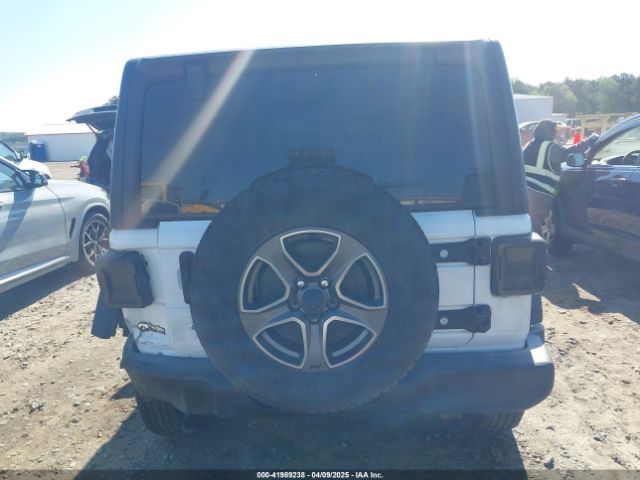 1C4HJXDG0JW142895 Jeep Wrangler Unlimited Sport S 4x4