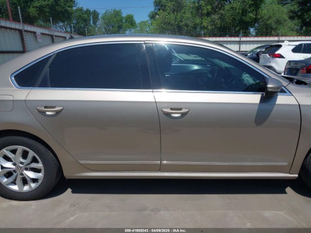 1VWAS7A39GC027249 Volkswagen Passat 1.8t S