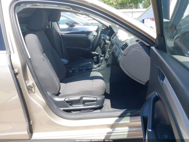 1VWAS7A39GC027249 Volkswagen Passat 1.8t S