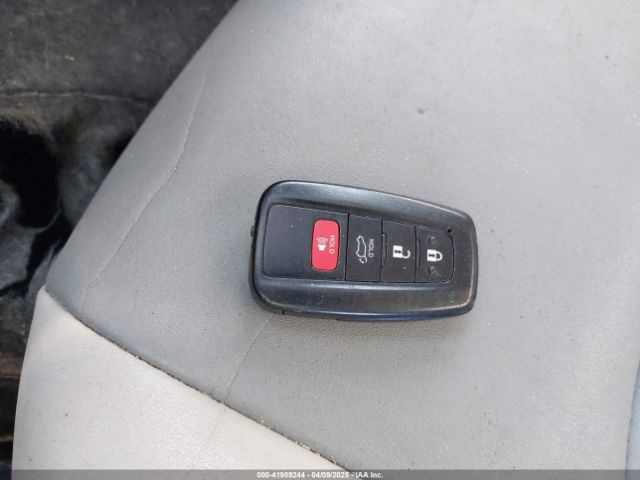 2T3C1RFV9MC117564 Toyota Rav4 Xle Premium