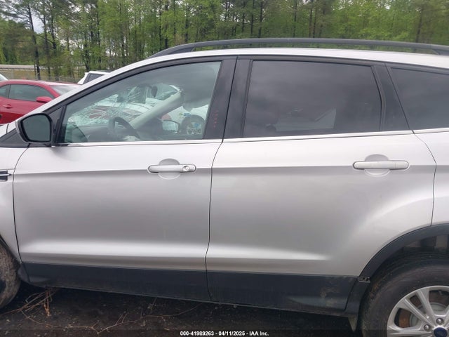 1FMCU0G97HUA46463 Ford ESCAPE SE