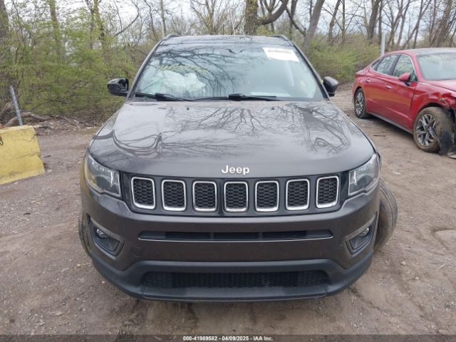 3C4NJDBB3KT729012 Jeep Compass Latitude 4x4
