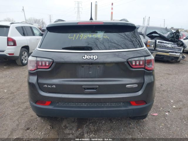 3C4NJDBB3KT729012 Jeep Compass Latitude 4x4