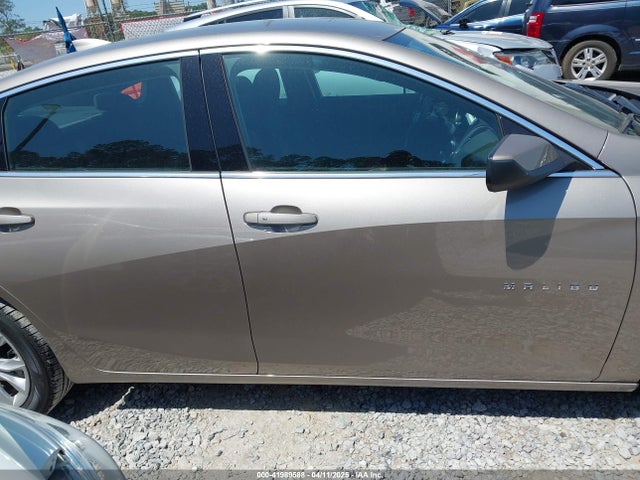 1G1ZD5STXSF135317 Chevrolet Malibu Fwd 1lt