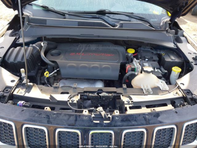 3C4NJDBB5JT442950 Jeep Compass Latitude 4x4