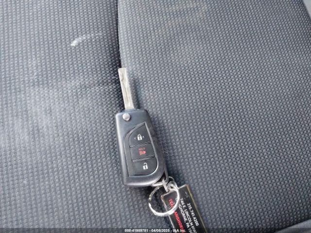 2T3G1RFV2MW145562 Toyota RAV4 LE