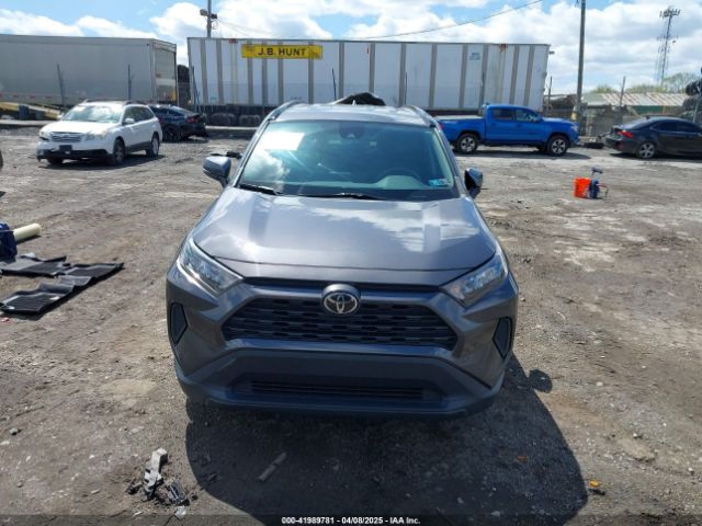2T3G1RFV2MW145562 Toyota RAV4 LE