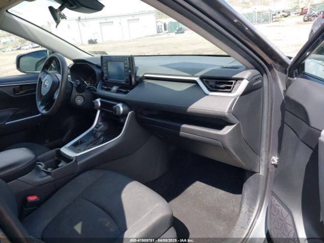 2T3G1RFV2MW145562 Toyota RAV4 LE