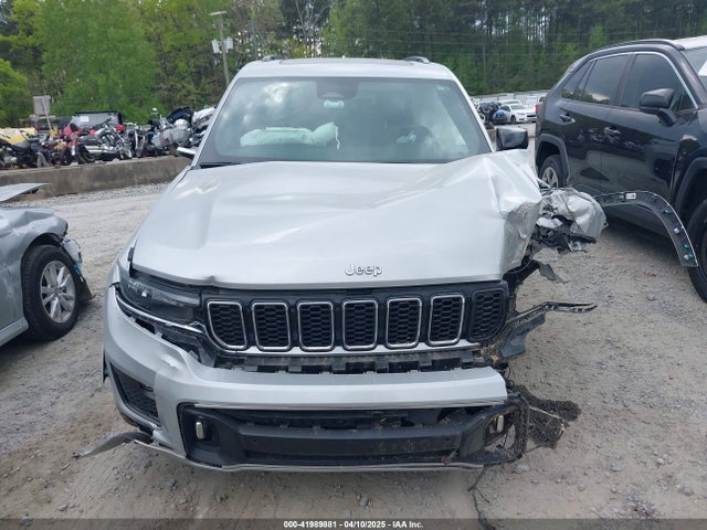 1C4RJGDG2N8631233 Jeep Grand Cherokee Overland 4x2