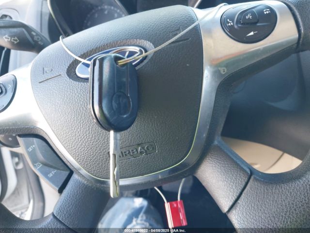 1FADP3F28EL370650 Ford FOCUS SE