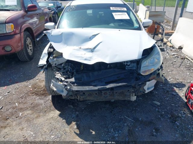 1FADP3F28EL370650 Ford FOCUS SE