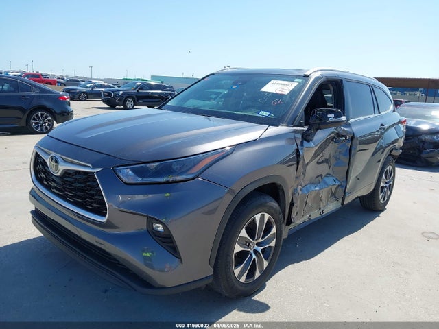 5TDGZRAH1NS543956 Toyota Highlander Xle