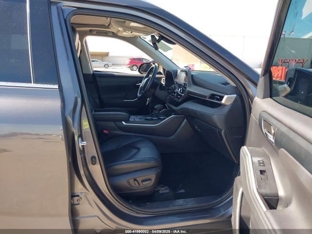 5TDGZRAH1NS543956 Toyota Highlander Xle