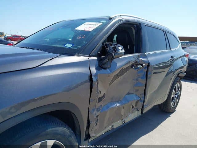 5TDGZRAH1NS543956 Toyota Highlander Xle