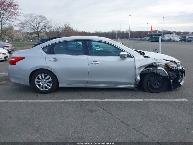 1N4AL3AP5HN358885 Nissan Altima 2.5 S