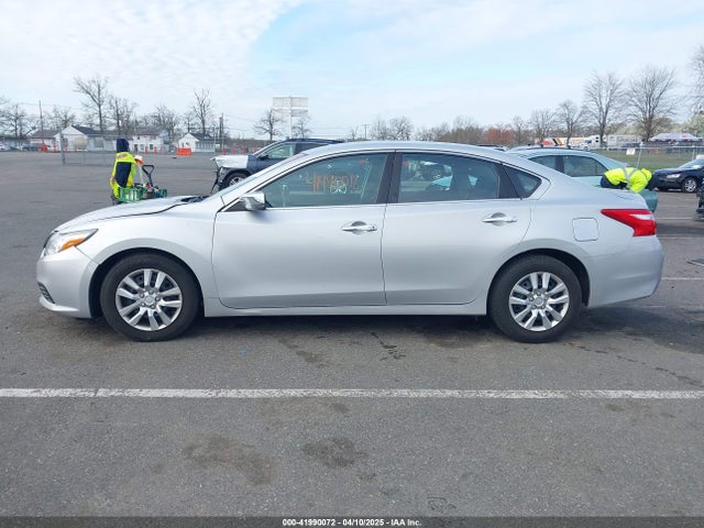 1N4AL3AP5HN358885 Nissan Altima 2.5 S