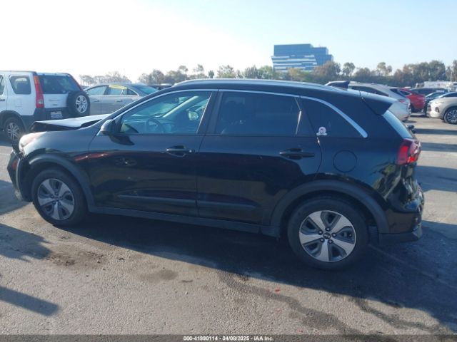 KNDCB3LC3M5485631 KIA NIRO LX