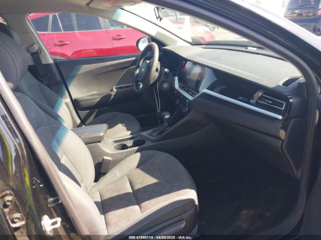 KNDCB3LC3M5485631 KIA NIRO LX
