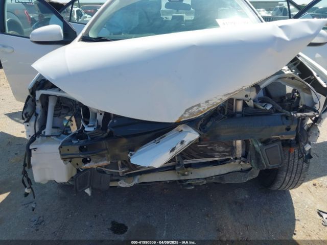 5YFBURHE6HP692770 Toyota COROLLA LE