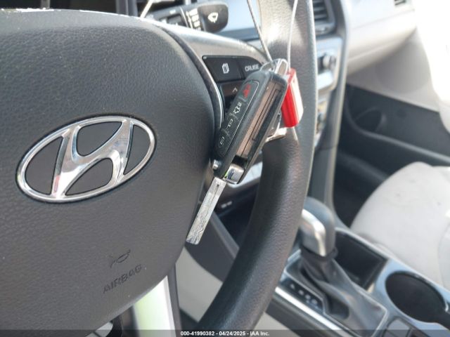 5NPE24AF1JH688332 Hyundai SONATA SE