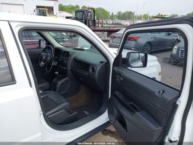1C4NJPBB4GD727722 Jeep Patriot 75th Anniversary
