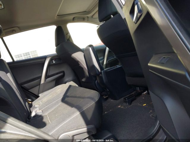 JTMWFREV8HJ711338 Toyota Rav4 Xle