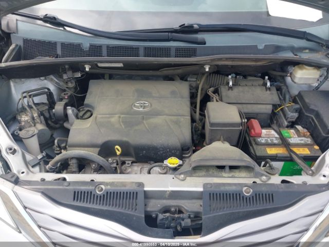 5TDYK3DC9FS532310 Toyota Sienna Xle 8 Passenger