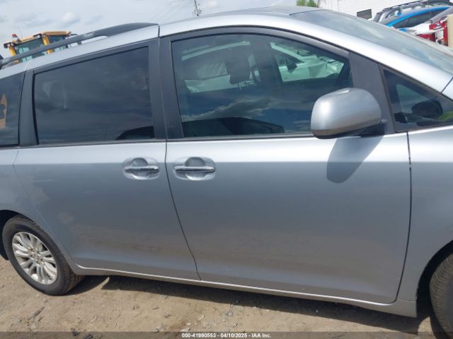 5TDYK3DC9FS532310 Toyota Sienna Xle 8 Passenger