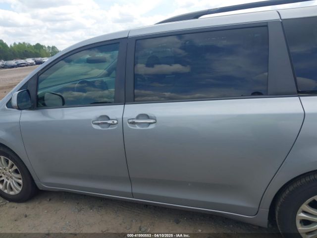 5TDYK3DC9FS532310 Toyota Sienna Xle 8 Passenger