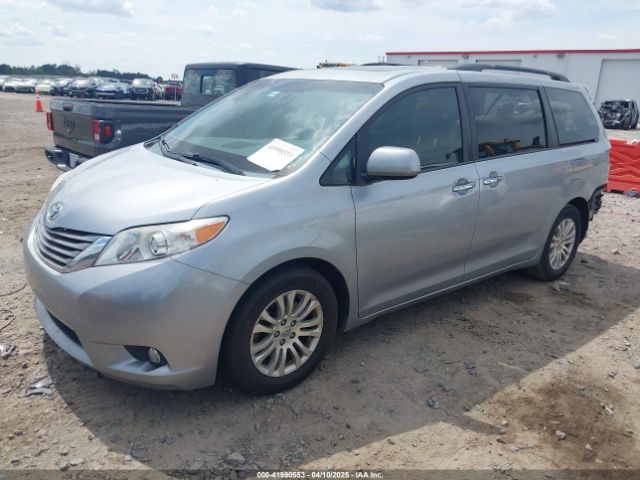 5TDYK3DC9FS532310 Toyota Sienna Xle 8 Passenger