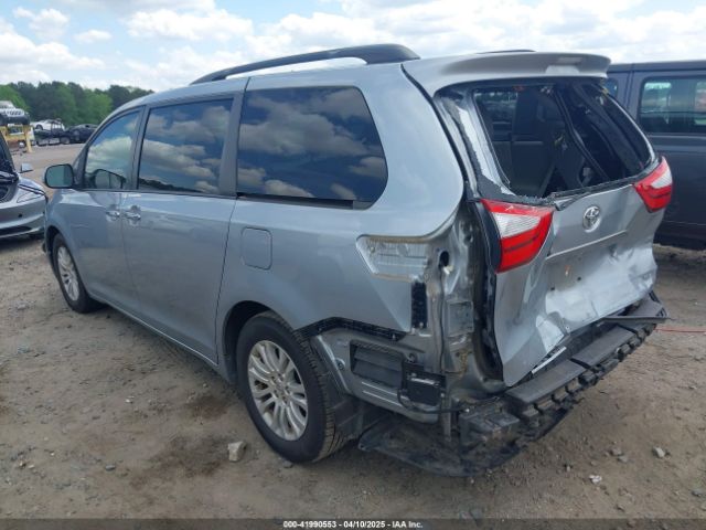 5TDYK3DC9FS532310 Toyota Sienna Xle 8 Passenger