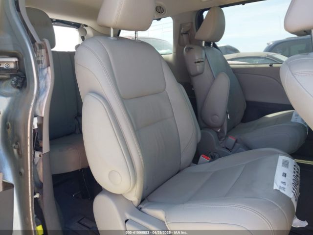 5TDYK3DC9FS532310 Toyota Sienna Xle 8 Passenger