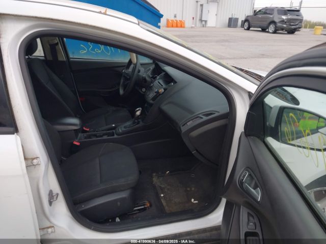 1FADP3F23FL255584 Ford FOCUS SE