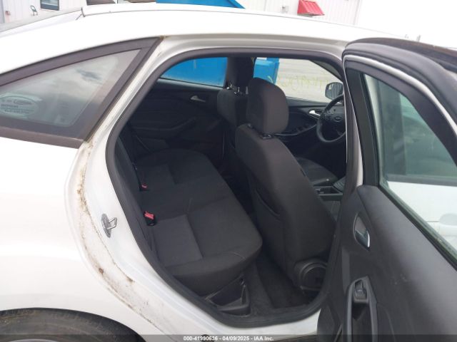 1FADP3F23FL255584 Ford FOCUS SE