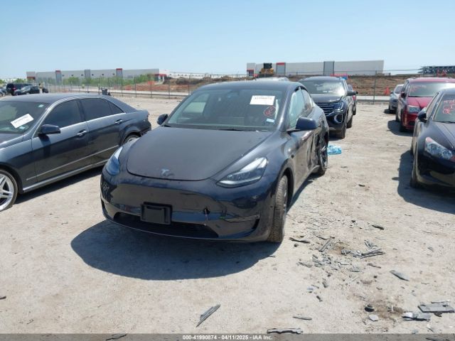 2024 TESLA MODEL Y 7SAYGDEEXRA304932 Photo 1